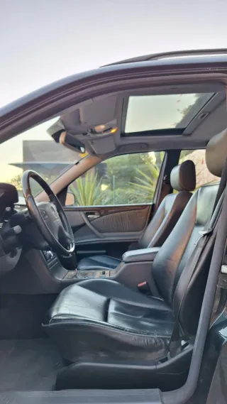 Mercedes-Benz E320 Familiar