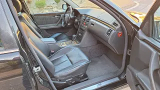 Mercedes-Benz E320 Familiar