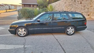 Mercedes-Benz E320 Familiar