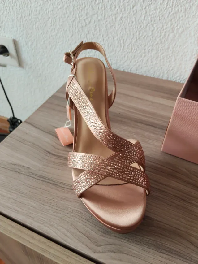 Sandalias Alma en Pena doradas/rosas