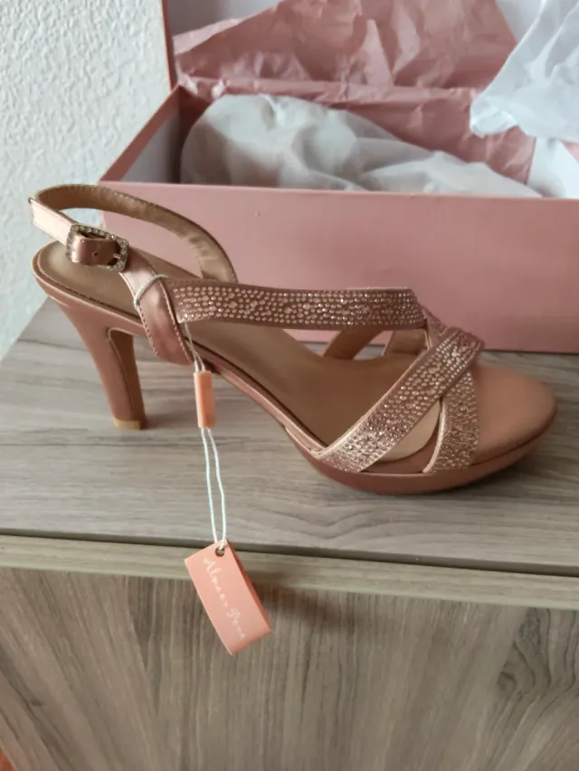 Sandalias Alma en Pena doradas/rosas