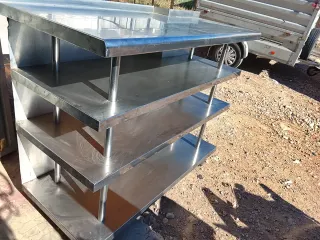 Mobile asero con estanterías