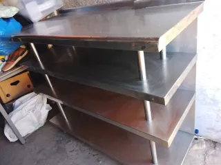 Mobile asero con estanterías