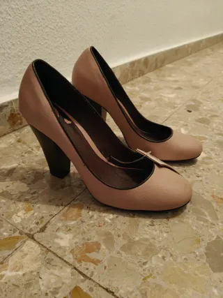 Zapatos de tacón rosa nude