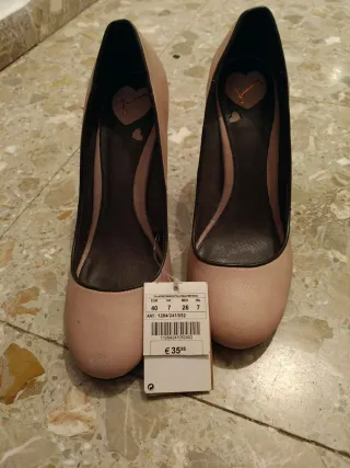 Zapatos de tacón rosa nude
