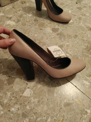Zapatos de tacón rosa nude