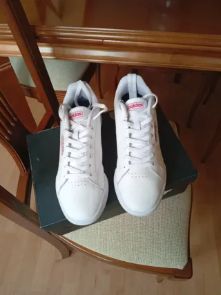 Zapatillas Adidas Blancas y Rojas
