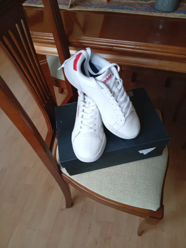 Zapatillas Adidas Blancas y Rojas