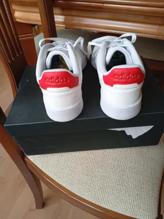 Zapatillas Adidas Blancas y Rojas