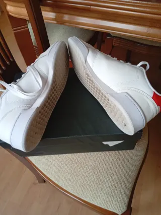 Zapatillas Adidas Blancas y Rojas