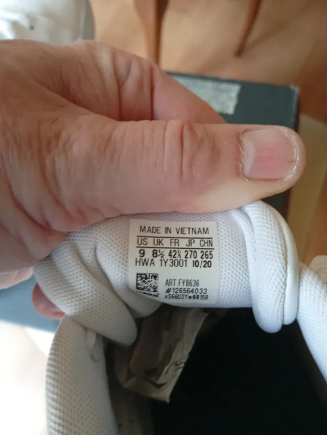 Zapatillas Adidas Blancas y Rojas