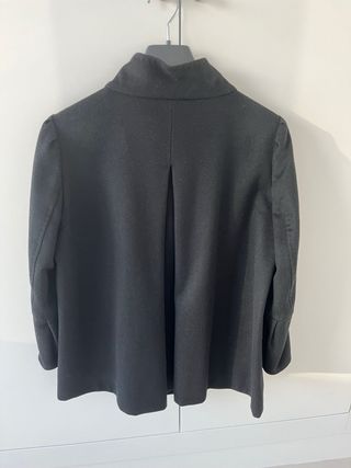 Elegante chaqueta  Carolina Herrera COMO NUEVA