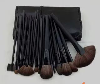 Neceser con 24 Pinceles y brochas de Maquillaje