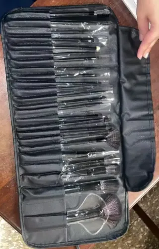 Neceser con 24 Pinceles y brochas de Maquillaje