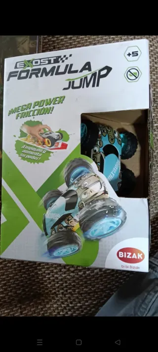 Coche acrobático Exost con rampa