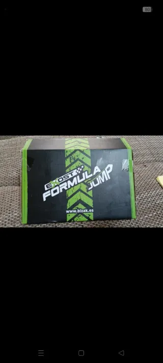 Coche acrobático Exost con rampa