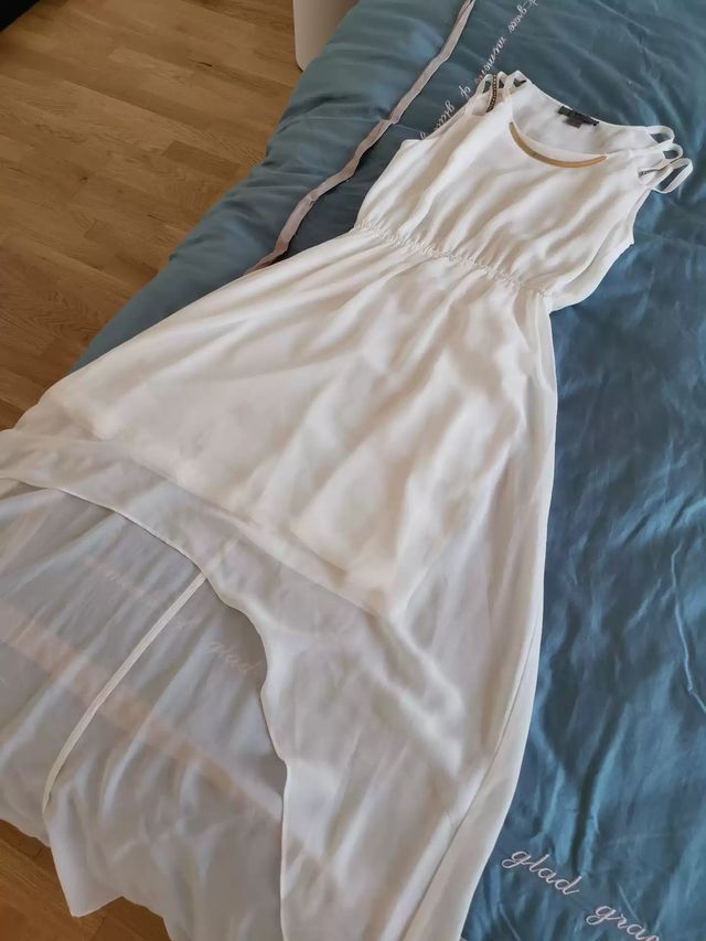 Abito bianco con spalline sottili