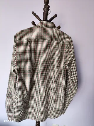 Camisa a cuadros marrón y roja