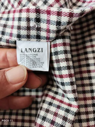 Camisa a cuadros marrón y roja