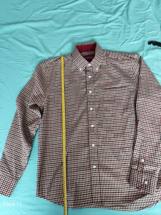 Camisa a cuadros marrón y roja