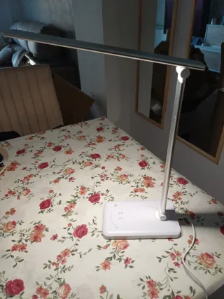 Lámpara LED Escritorio Blanca Nueva