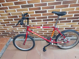 Bicicleta BMX Roja
