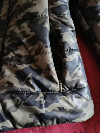 Chaqueta acolchada camuflaje mujer