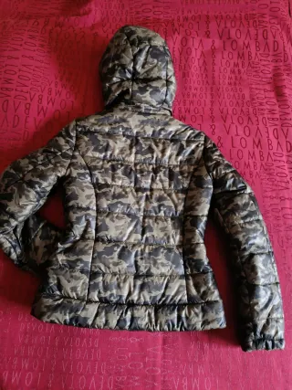 Chaqueta acolchada camuflaje mujer