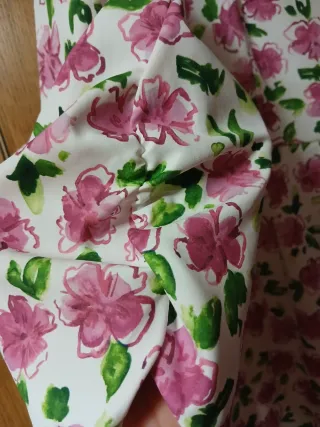 Vestido Zara floral rosa y blanco