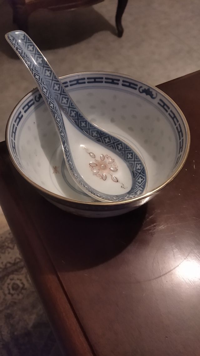 Ciotola e cucchiaio in porcellana cinese vintage