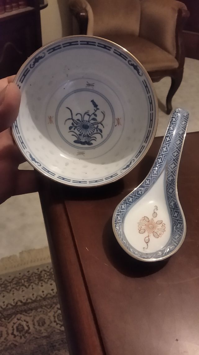 Ciotola e cucchiaio in porcellana cinese vintage