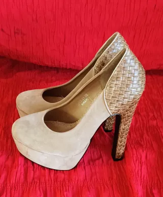 Zapatos de tacón elegantes sin estrenar hay 5
