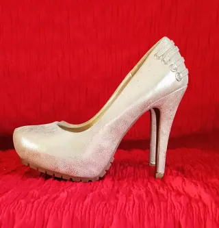 Zapatos de tacón elegantes sin estrenar hay 5