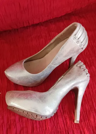 Zapatos de tacón elegantes sin estrenar hay 5
