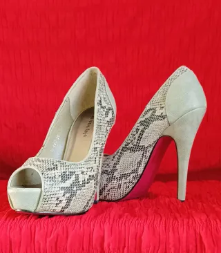 Zapatos de tacón elegantes sin estrenar hay 5