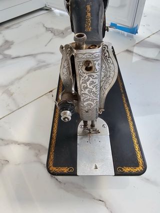 Máquina de Coser Alfa Antigua