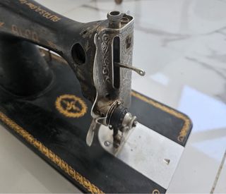Máquina de Coser Alfa Antigua