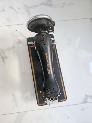 Máquina de Coser Alfa Antigua