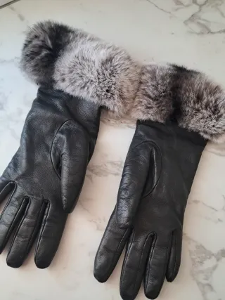 Guantes de Piel con Adorno de Pelo