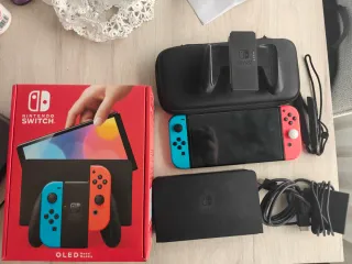 Nintendo Switch OLED Roja/Azul + Funda y protector