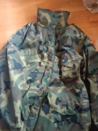 Chaquetón  y pantalón de agua  camuflaje verde bos