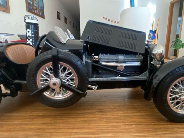 Alfa Romeo 2300 Monza 1934 Negro escala 1/18.