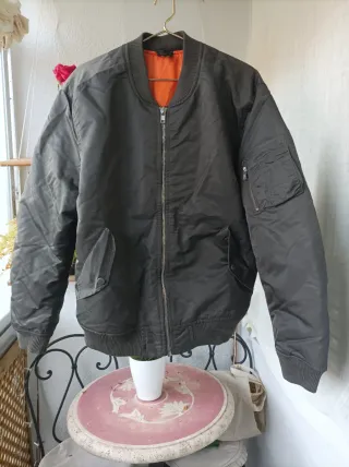 Cazadora Bomber acolchada verde militar