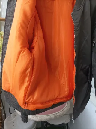 Cazadora Bomber acolchada verde militar