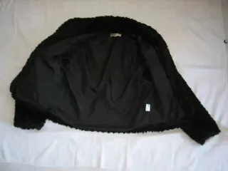 Abrigo negro sintético T. L