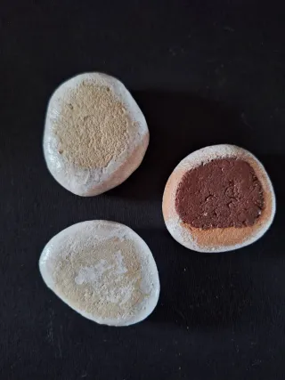 Folletti portafortuna in pietra dipinti