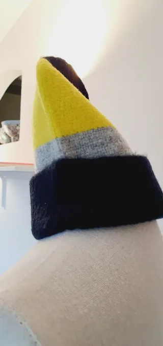 Cappello OVS righe nero, grigio, giallo