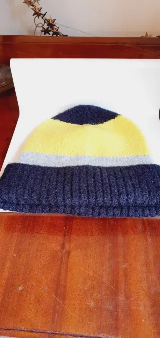 Cappello OVS righe nero, grigio, giallo