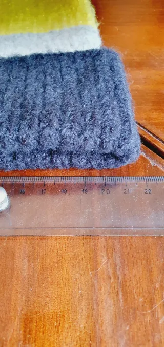 Cappello OVS righe nero, grigio, giallo