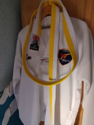 Kimono Taekwondo Furyo Blanco y Amarillo